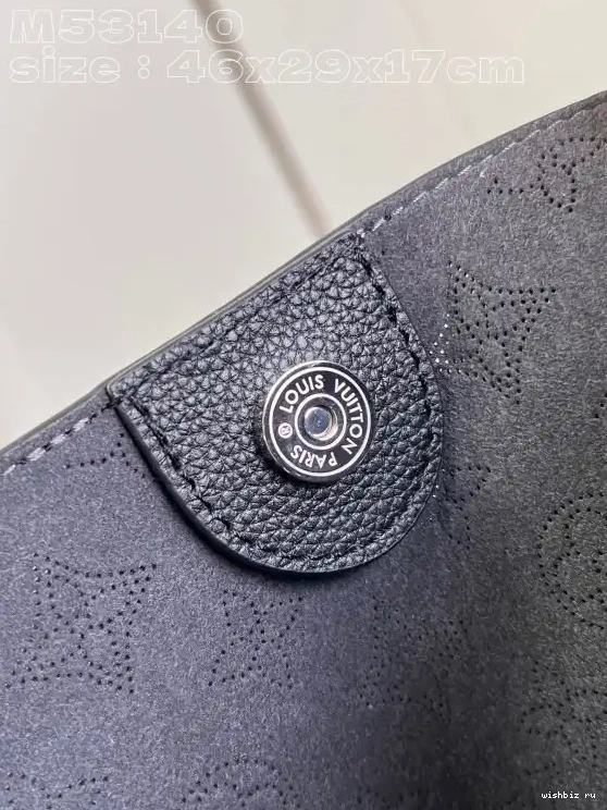 WIS x 29.5 17CM x LOUIS VUITTON HINA-46 0525